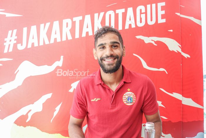 Striker Persija Jakarta, Abdulla Yusuf Helal, saat ditemui BolaSport.com di Persija Official Store, Jakarta, 30 Oktober 2022.