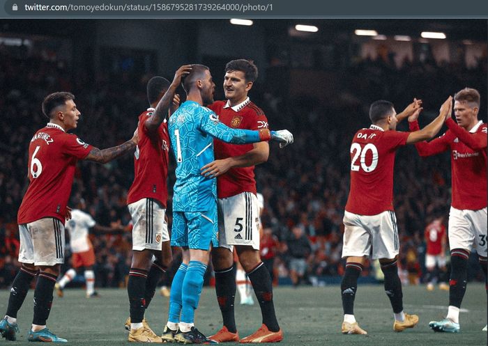 Para pemain Manchester United merayakan keberhasilan tim usai menang 1-0 atas West Ham United dalam lanjutan Liga Inggris 2022-2023.