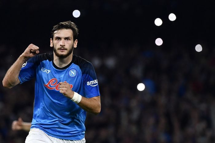 Napoli bersiap untuk menaikkan gaji Khvicha Kvaratskhelia demi mencegah tim lain membajaknya pada bursa transfer musim panas 2023 mendatang.