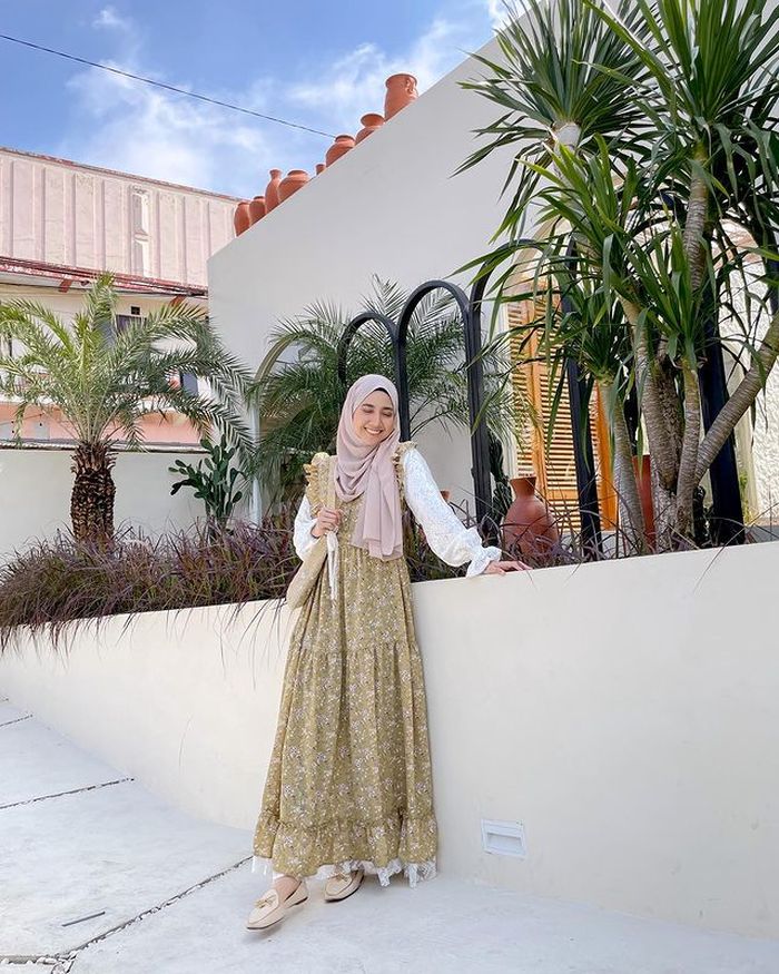 5 Inspirasi Outfit Hijab Buat Liburan ke Bali. Kece Banget Buat OOTD