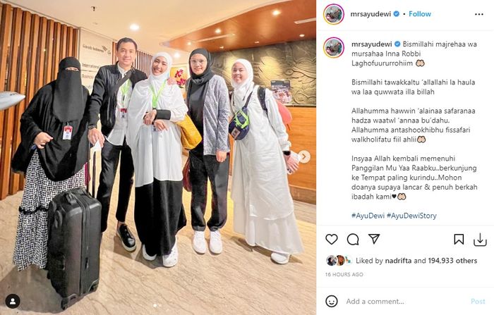 Ayu Dewi dan Regi Datau umrah