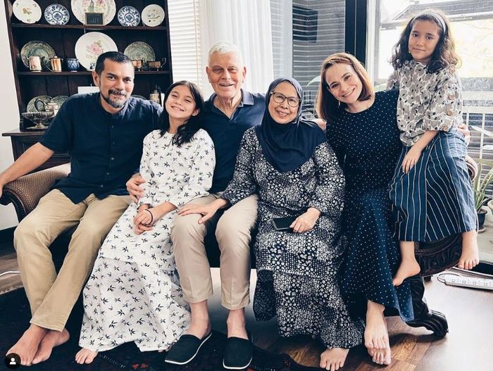 Sosok Adik Ashraf Sinclair