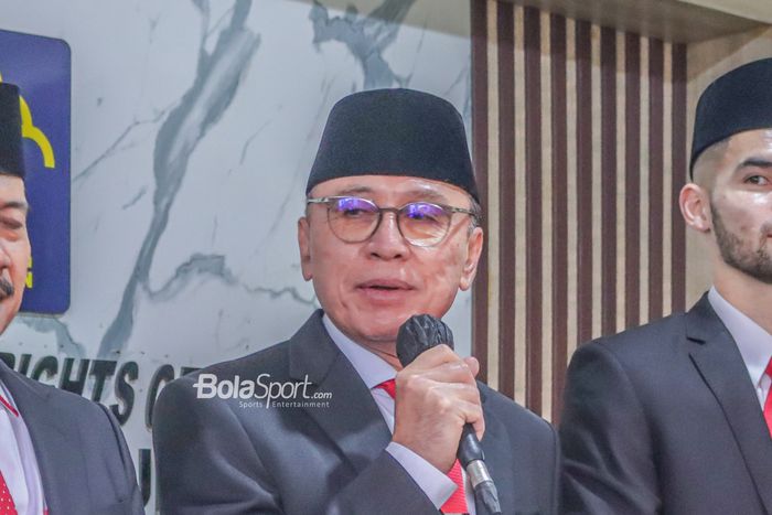 Ketua Umum PSSI, Mochamad Iriawan, tampak sedang memberikan sambutan di Kantor Wilayah Kemenkumham, Cawang, Jakarta, 17 November 2022.