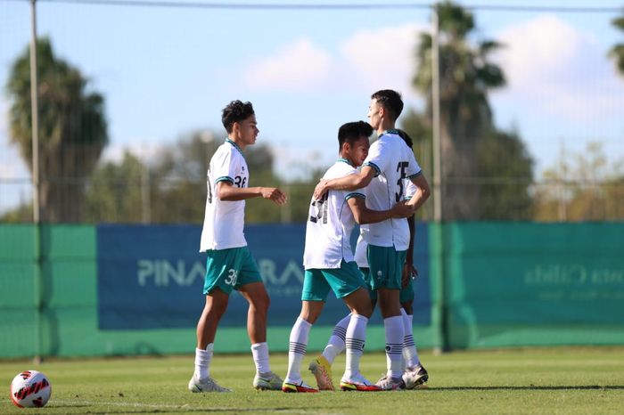 Selebrasi Rafael Struick di timnas U-20 Indonesia saat tumbang 1-2 dari Slovakia, dalam laga lanjutan Costa Calida Region de Murcia Football Week di Pinatar Arena, Spanyol, Sabtu (19/11/2022). 