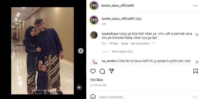 Lesti Kejora dan Rizky Billar saat sesi foto bersama kala hadiri pesta pernikahan Beni Mulyana