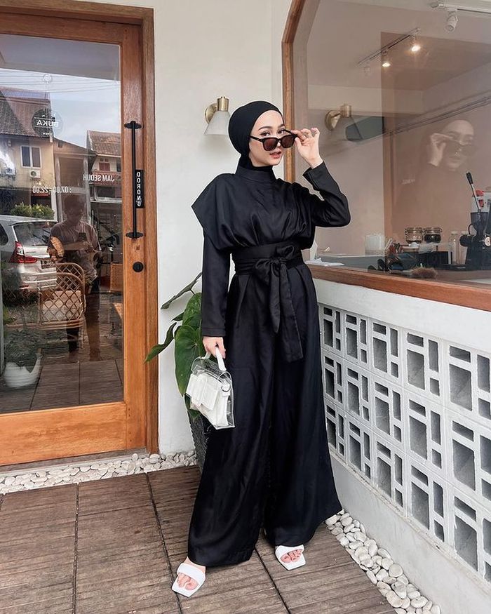 5 Model Dress Hitam Simpel Tapi Anggun Buat Ootd Hijab Kondangan Cewekbanget 