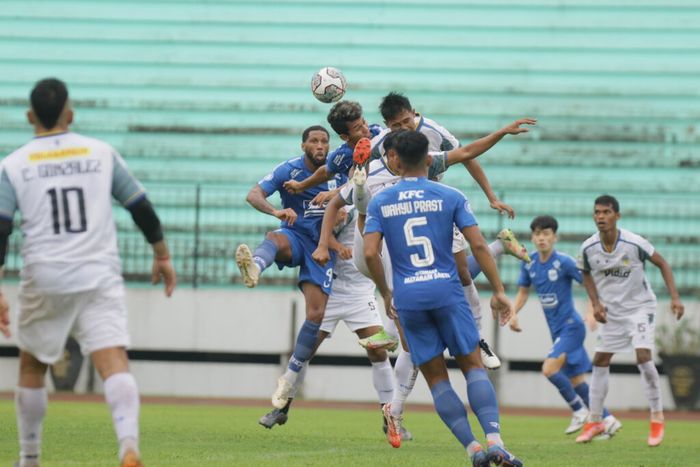 Duel uji coba antara PSIS Semarang melawan PSIM Yogyakarta di Stadion Moch. Soebroto, Magelang pada Jumat (25/11/2022).