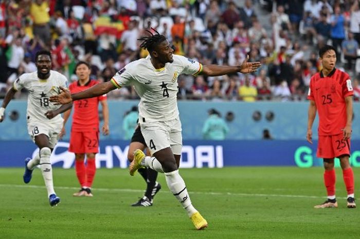 Mohammed Salisu merayakan golnya dalam duel timnas Korea Selatan vs Ghana di Piala Dunia 2022 di Education CIty (28/11/2022).