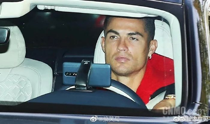 Ronaldo mengendarai Porsche dengan desain RS Porsche buatan Hawaii