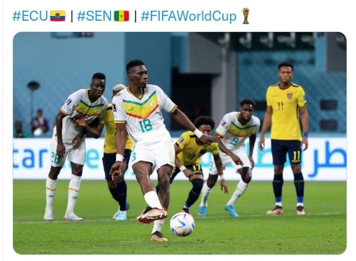 Ismaila Sarr cetak gol penalti dalam duel timnas Ekuador vs Senegal di Grup A Piala Dunia 2022 di Al Rayyan (29/11/2022).
