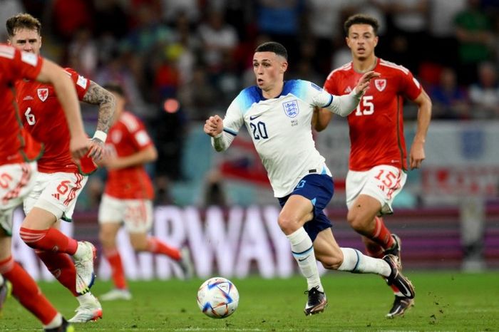 Penyerang Inggris, Phil Foden, dalam laga kontra Wales pada penyisihan grup Piala Dunia 2022.