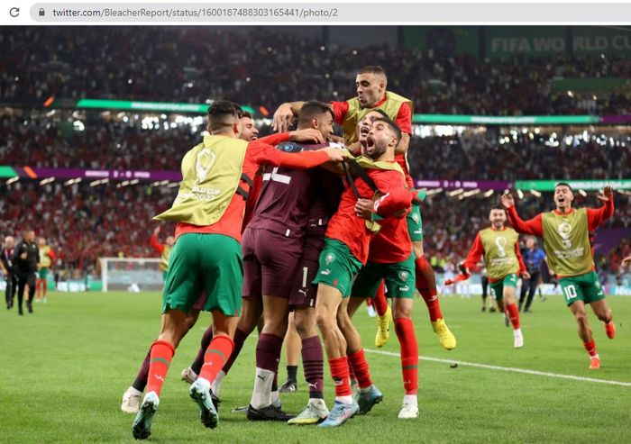 Para pemain timnas Maroko merayakan kemenangan atas timnas Spanyol pada babak 16 besar Piala Dunia 2022 di Education City Stadium, Selasa (6/12/2022).
