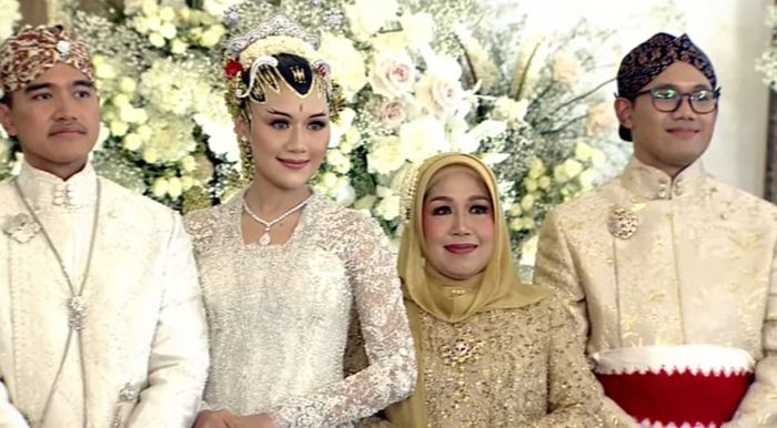 Ibunda Erina Gudono usai akad nikah putrinya dan Kaesang Pangarep