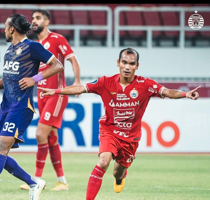 Selebrasi pemain Persija Jakarta, Riko Simanjuntak usai mencetak gol ke gawang Persik Kediri pada laga pekan ke-13 Liga 1 2022/2023 di Stadion Jatidiri, Semarang, pada Sabtu (10/12/2022).