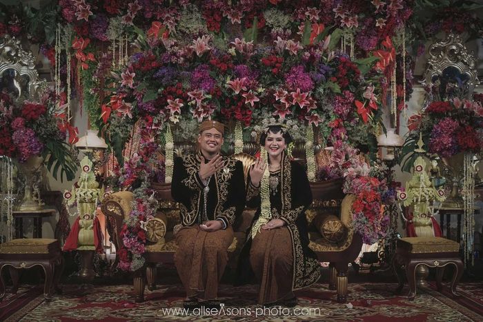 Busana akad nikah Kahiyang - Bobby.