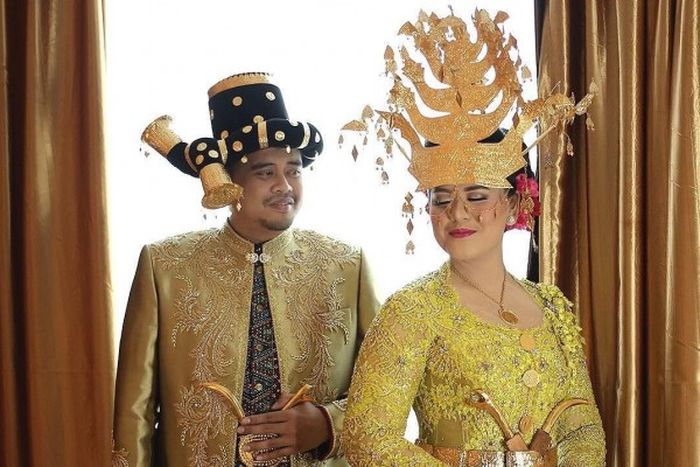 Busana resepsi pernikahan Kahiyang - Bobby.