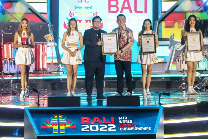 Sabet Tiga Emas dan Satu Perunggu, Timnas Indonesia Raih Juara Umum IESF WEC 2022 di Bali