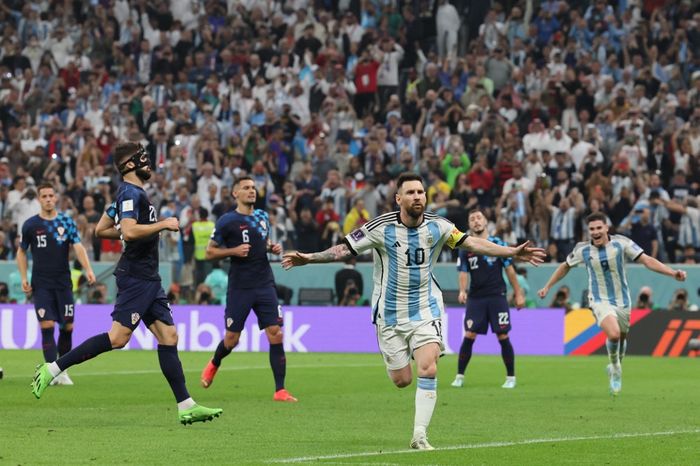 Lionel Messi merayakan golnya ke gawang timnas Kroasia pada laga semifinal Piala Dunia 2022, Rabu (14/12/2022) dini hari WIB.