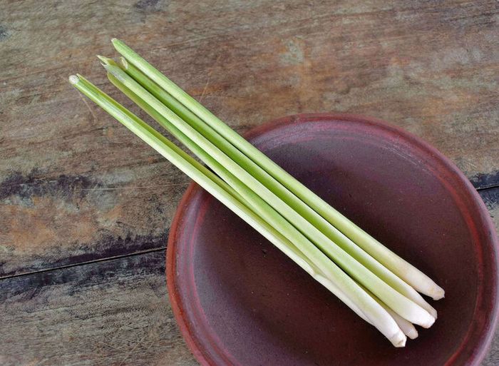 Serai yang ada di dapur bisa dipakai untuk mengusir nyamuk.