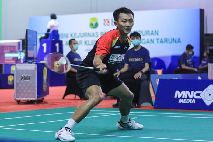 Pebulu tangkis tunggal putra, Ihsan Maulana Mustofa, saat memperkuat PB Djarum pada Kejuaraan Nasional Beregu Antarklub Dewasa PBSI 2022 di Cipayung, Jakarta, 14 Desember 2022.