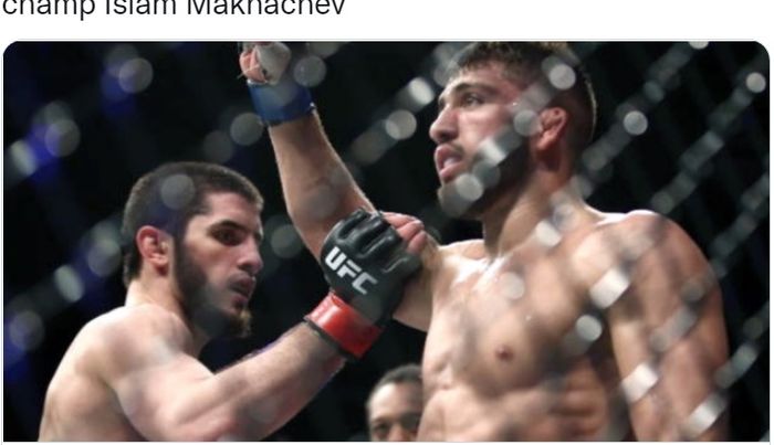 Islam Makhachev (kiri), dan Arman Tsarukyan (kanan) ketika disabung UFC pada tahun 2019 silam.