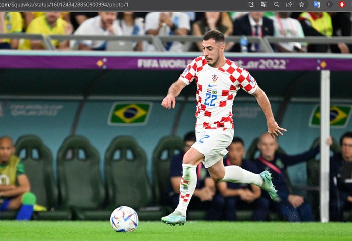 Bek kanan timnas Kroasia, Josip Juranovic, beraksi dalam laga perempat final Piala Dunia 2022 melawan timnas Brasil.