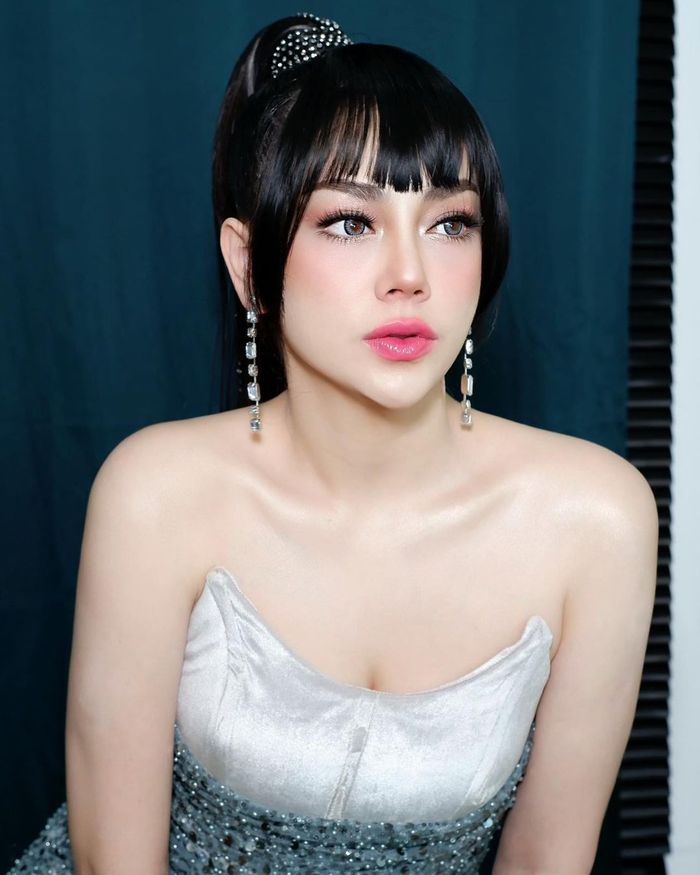  Celine Evangelista bikin heboh usai dandan seksi ala Jinny oh Jinny. 
