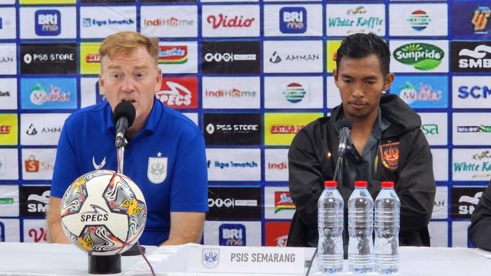 Pelatih PSIS Semarang, Ian Andrew Gillan dalam konferensi pers pasca-laga lawan PSS Sleman pada lanjutan pekan ke-15 Liga 1 2022/2023 di Stadion Manahan, Solo pada Jumat (16/12/2022).