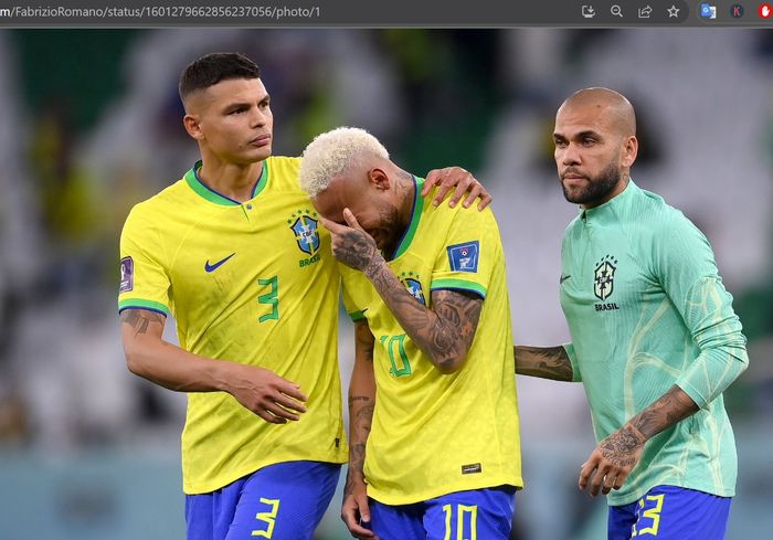 Neymar Junior nampak menangis usai timnas Brasil kalah dari timnas Kroasia pada babak perempat final Piala Dunia 2022.