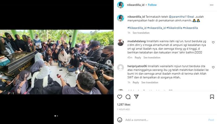 Paramitha Rusady datang ke pemakaman ibunda mendiang Nike Ardilla.