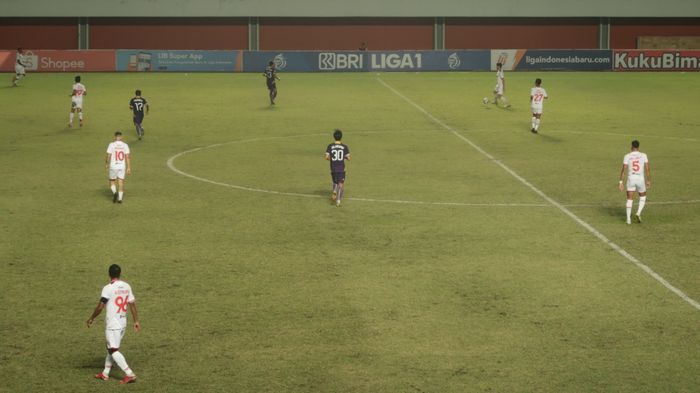 Suasana pertandingan Persik Kediri vs Persis Solo di Stadion Maguwoharjo, Sleman pada Sabtu (24/12/2022)