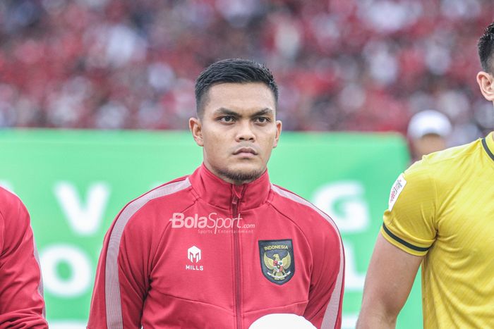 Pemain timnas Indonesia, Rachmat Irianto, sedang berbaris jelang berlaga Piala AFF 2022 di Stadion Utama Gelora Bung Karno, Senayan, Jakarta, 29 Desember 2022.