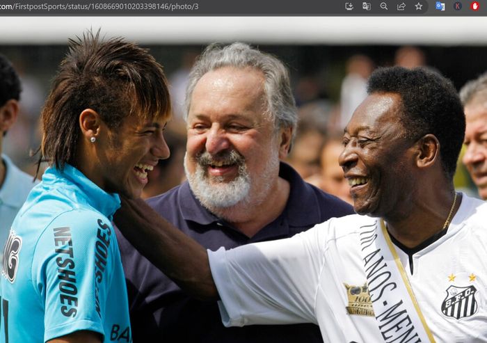Neymar Junior (kiri) saat masih bermain untuk Santos FC dan bertemu dengan legenda sepak bola Brasil, Pele (kanan).