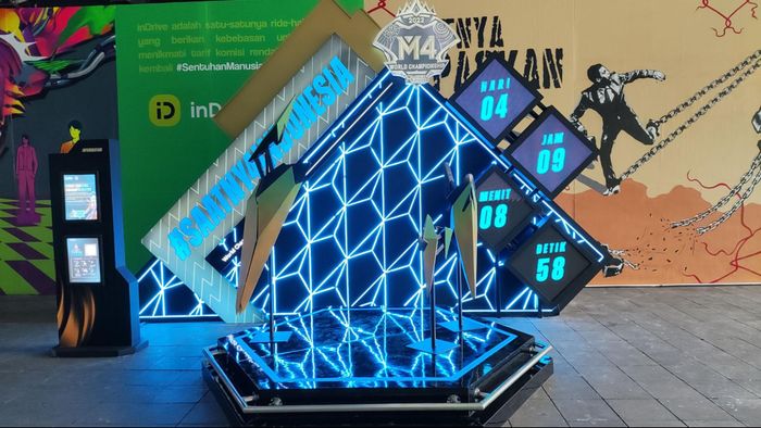 Instalasi Beatrix MLBB di Terowongan Kendal, Jakarta.
