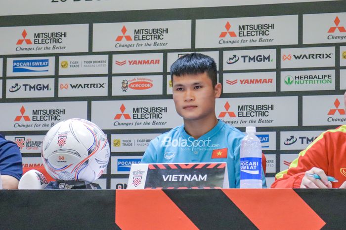 Striker timnas Vietnam, Pham Tuan Hai, saat menghadiri sesi jumpa pers jelang bertanding dalam laga leg pertama semifinal Piala AFF 2022 di Stadion Gelora Bung Karno, Senayan, Jakarta, 5 Januari 2023.