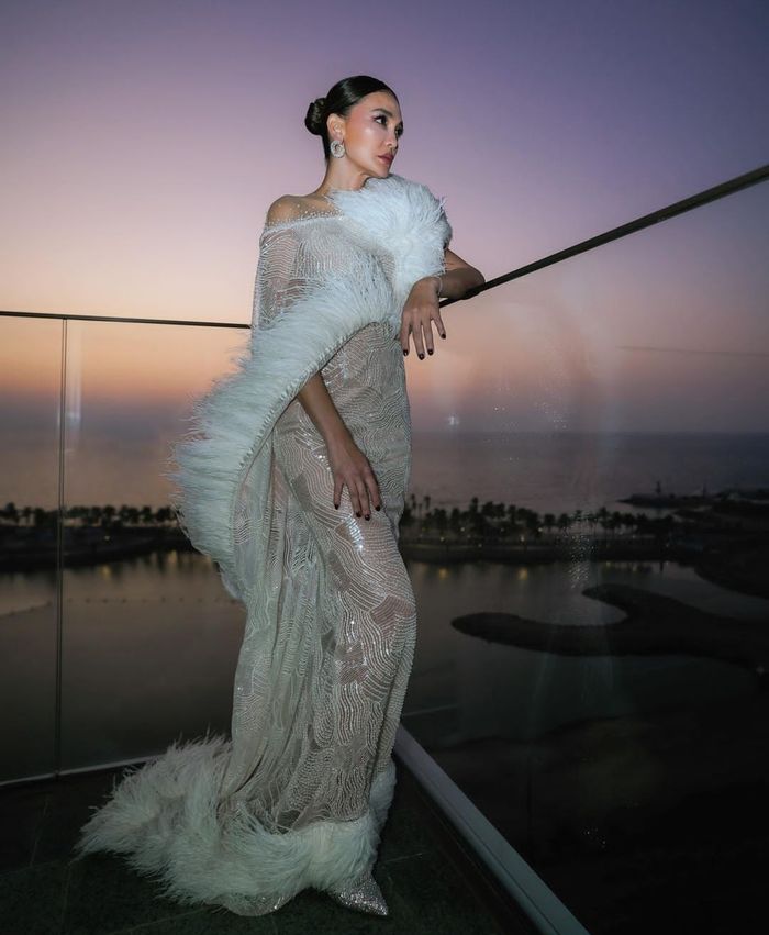 Gaya elegan Luna Maya