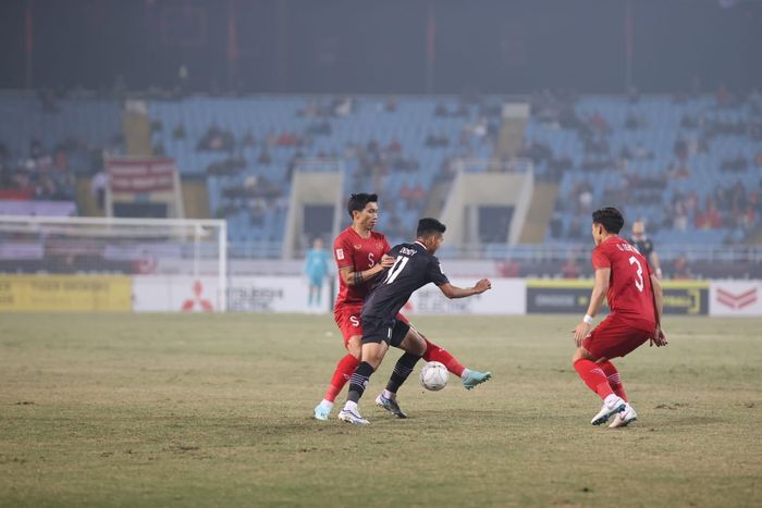 Suasana pertandingan antara timnas Indonesia versus Vietnam pada laga leg kedua babak semifinal Piala AFF 2022, di Stadion My Dinh, Hanoi, Vietnam pada Senin (9/1/2023)