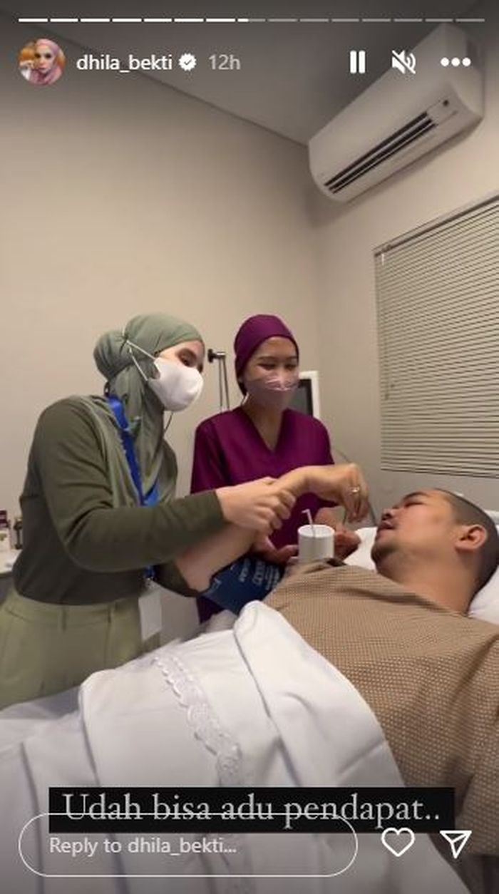 Indra Bekti bercanda masukan obat ke mata