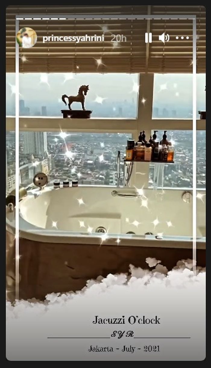 Syahrini dan pemandangan kamar mandinya
