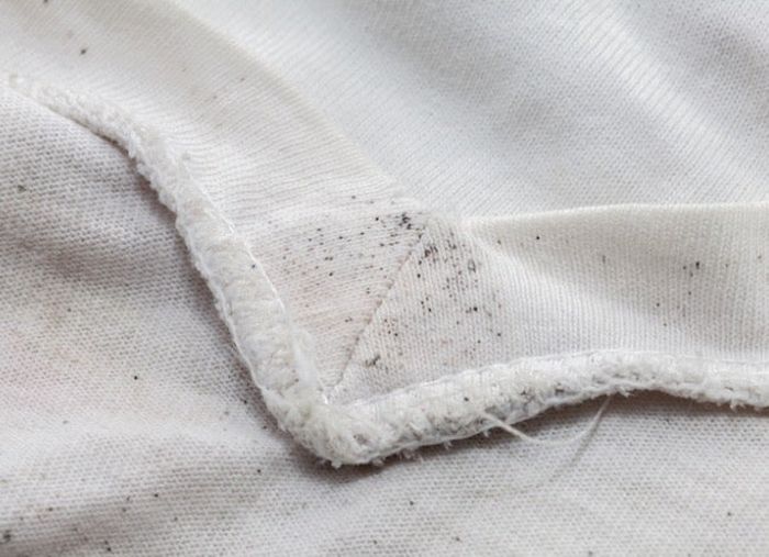 Tips mencegah baju dari bintik hitam gegara jamur bisa bikin baju jadi bagus.