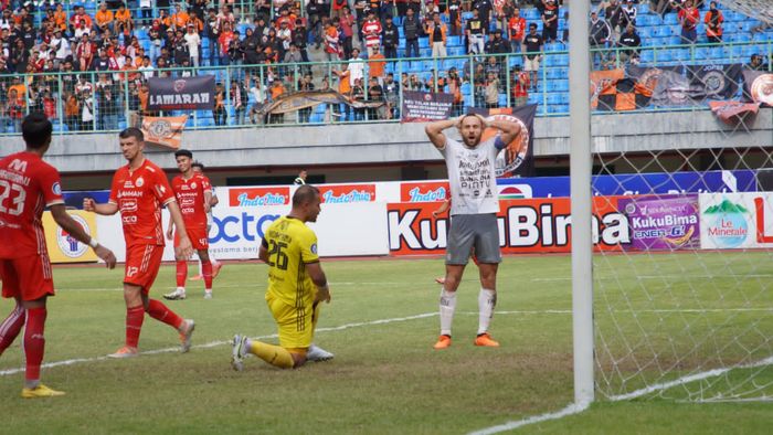 Pemain Bali United, Ilija Spasojevic dalam laga melawan Persija Jakarta pada pekan ke-18 Liga 1 2022/2023 di Stadion Candra Bhaga, Bekasi, Minggu (15/1/2023).