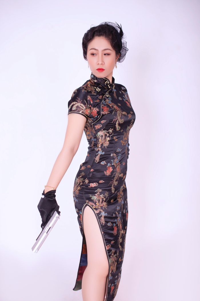 Jenis baju tradisional Tionghoa: Qipao atau Cheongsam.