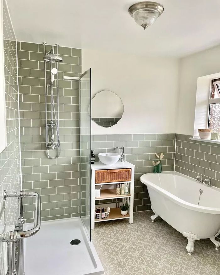 4 Cara Menghadirkan Warna Hijau Sage Green di Kamar Mandi - Semua