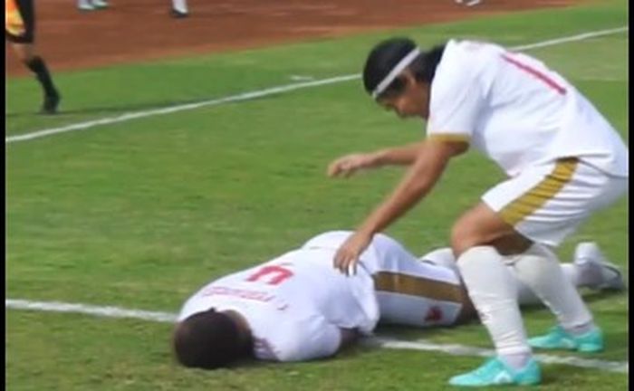 Yuran Fernandes saat berselebrasi 