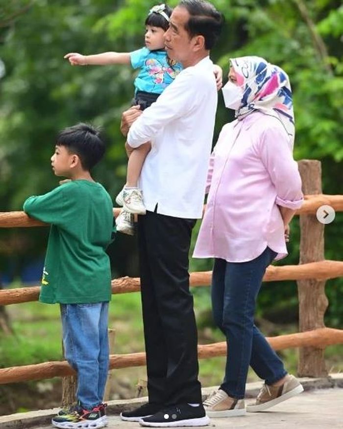 La Lembah Manah digendong kakeknya