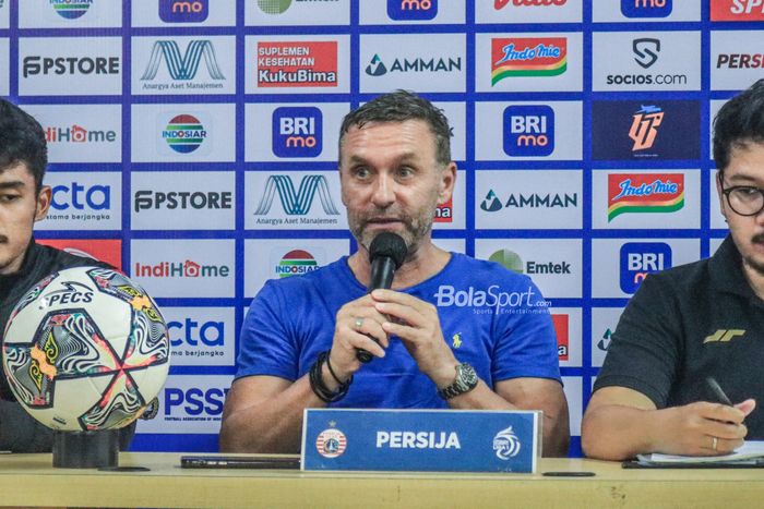 Pelatih Persija Jakarta, Thomas Doll, sedang memberikan keterangan kepada awak media setelah laga pekan ke-20 Liga 1 2022 di Stadion Patriot Candrabhaga, Bekasi, Jawa Barat, 25 Januari 2023.