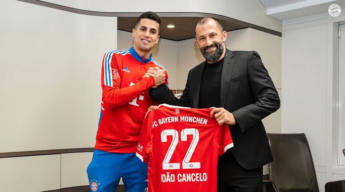 Joao Cancelo resmi berseragam Bayern Muenchen hingga akhir musim 2022-2023.
