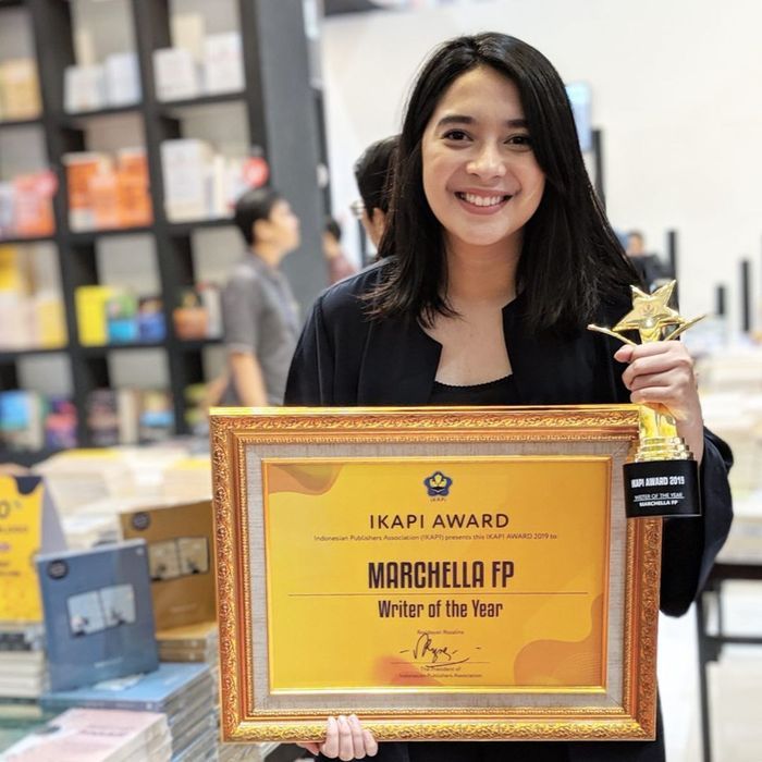 Marcella dapat penghargaan