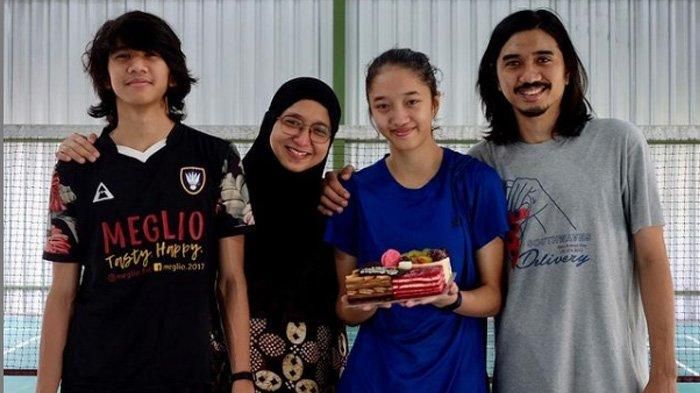 Duta Sheila On 7 besama keluarganya.
