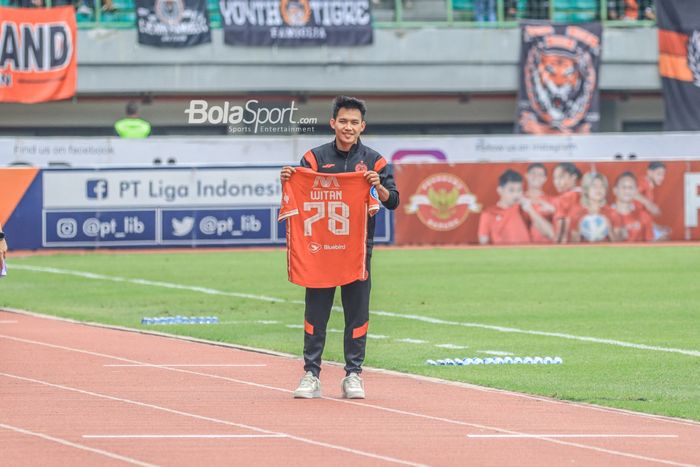 Persija Jakarta memperkenalkan pemain barunya bernama Witan Sulaeman di Stadion Patriot Candrabhaga, Bekasi, Jawa Barat, Jumat (3/2/2023).
